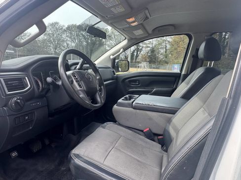 Used 2017 Nissan Titan S image 23