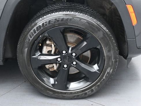 Used 2023 Jeep Grand Cherokee L Laredo AWD/4WD image 37