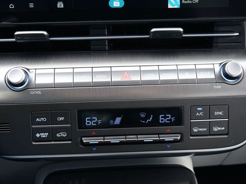 Certified 2024 Hyundai Kona SEL image 23