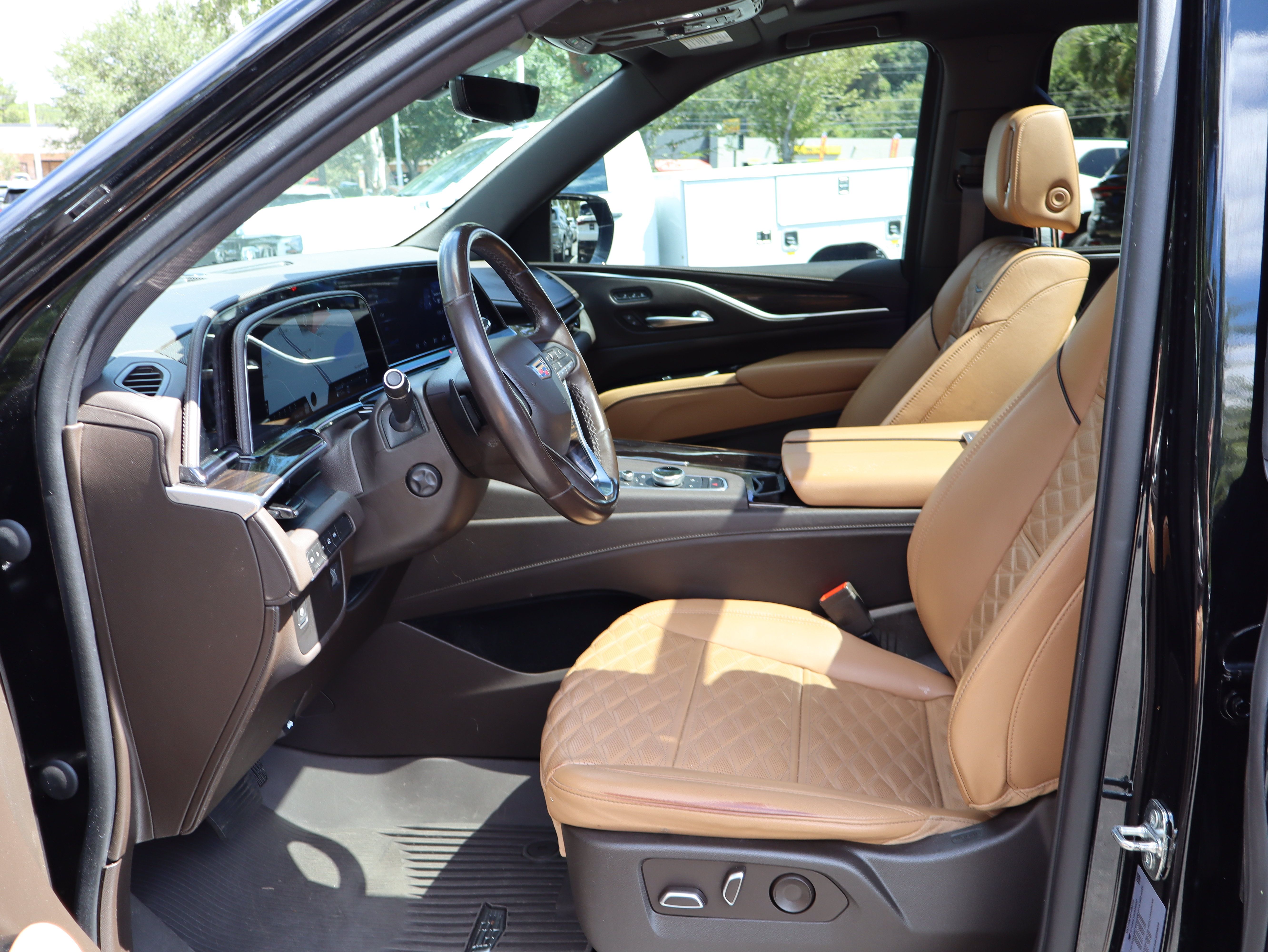Used 2023 Cadillac Escalade ESV Premium Luxury w/ LPO, Radiant Package AWD/4WD image 23