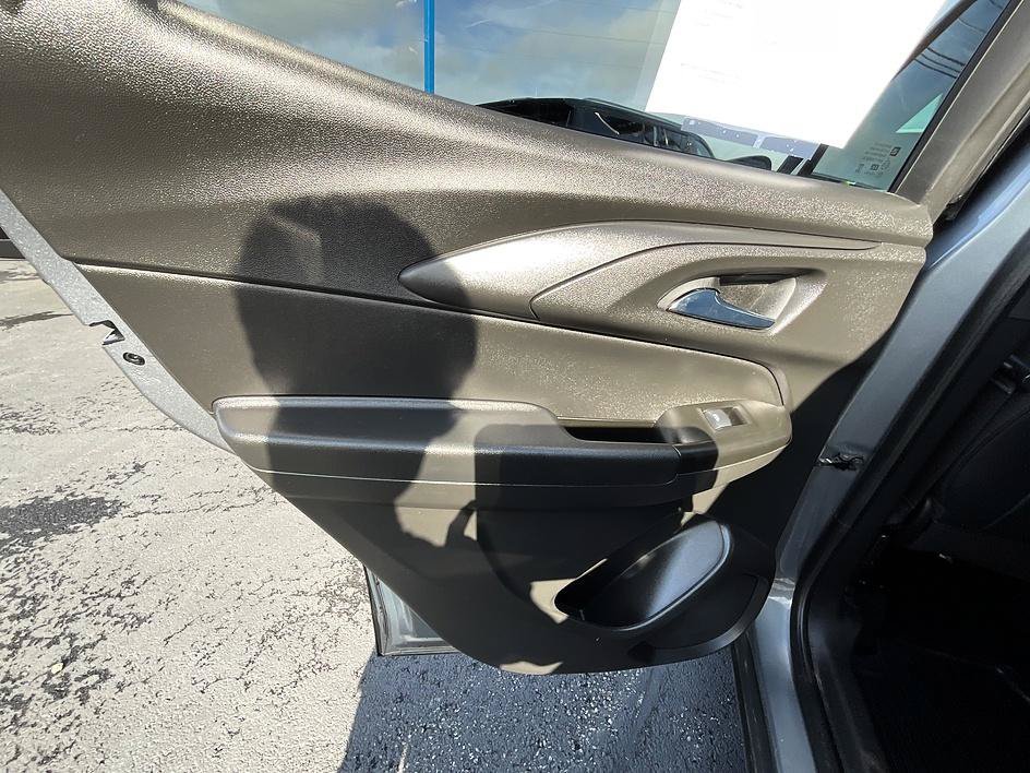 Used 2021 Chevrolet TrailBlazer RS w/ Technology Package FWD image 25