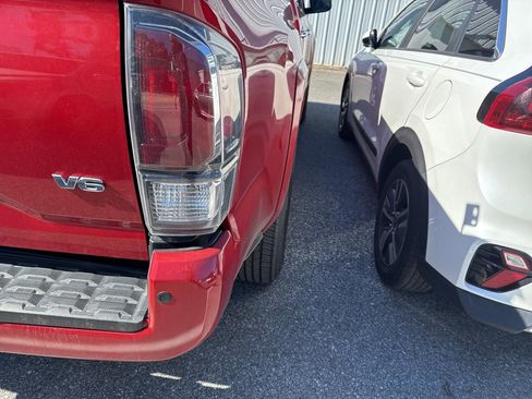 Used 2023 Toyota Tacoma Limited image 7