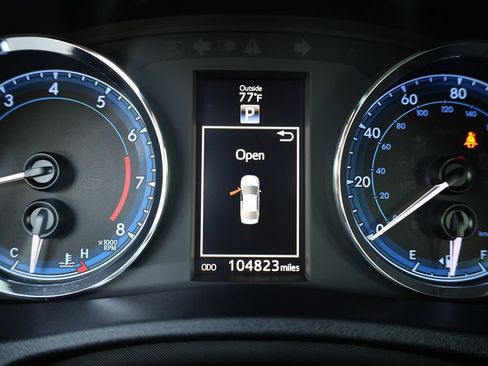 Used 2017 Toyota Corolla SE image 26