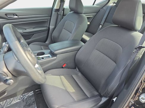Used 2025 Nissan Altima 2.5 SV AWD/4WD image 14