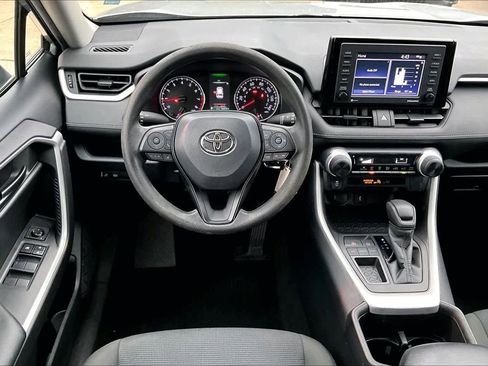 Used 2022 Toyota RAV4 LE image 5