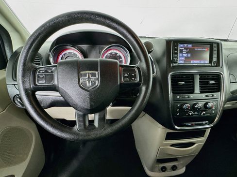 Used 2018 Dodge Grand Caravan SE w/ UConnect Hands-Free Group FWD image 10