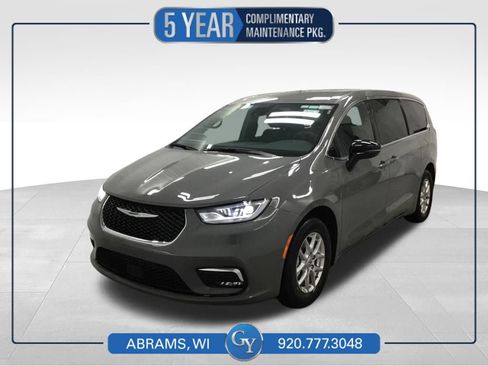 Used 2025 Chrysler Pacifica Select image 1