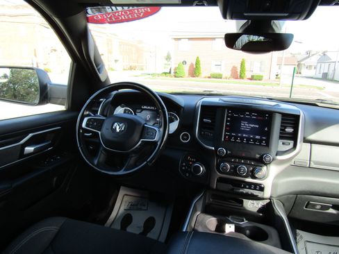Used 2021 RAM 1500 Big Horn image 17