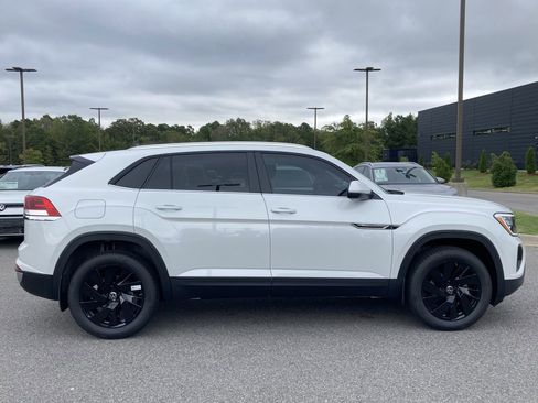 New 2026 Volkswagen Atlas Cross Sport SE FWD image 12