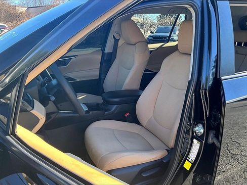 Used 2021 Toyota RAV4 LE image 19