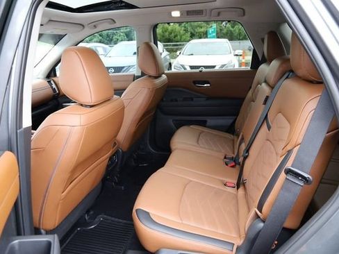 Certified 2025 Nissan Pathfinder Platinum w/ Cargo Package FWD image 11