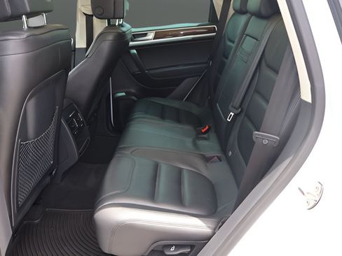 Used 2015 Volkswagen Touareg VR6 AWD/4WD image 14