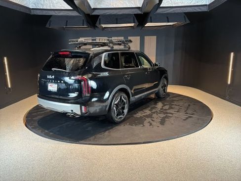 Used 2023 Kia Telluride EX w/ EX Captain's Chair Package AWD/4WD image 6