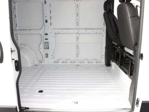 Used 2025 RAM ProMaster 2500 w/ Convenience Group FWD image 17