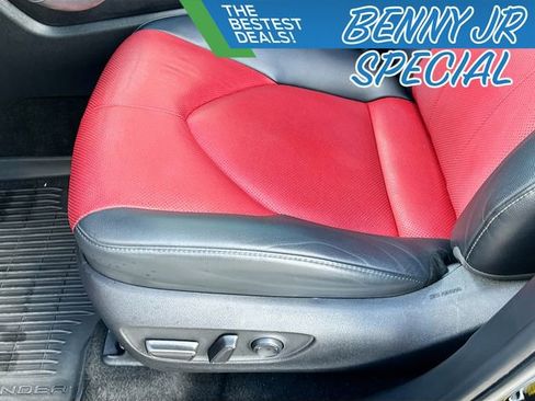 Used 2024 Toyota Highlander XSE image 18