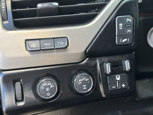 Used 2019 GMC Yukon XL Denali image 26