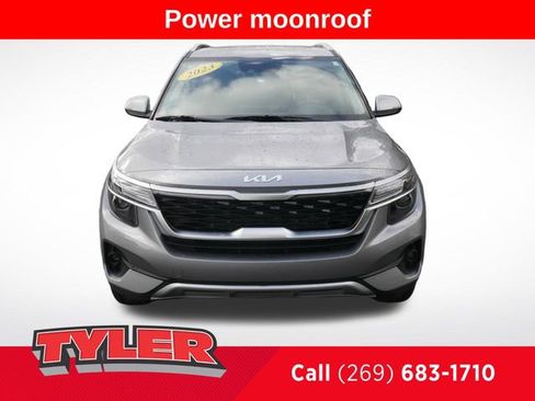 Used 2023 Kia Seltos EX image 2