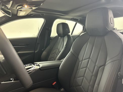 Used 2025 BMW 530i image 6
