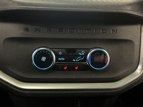 Used 2025 Ford Expedition Max Platinum w/ Stealth Performance Package AWD/4WD image 41