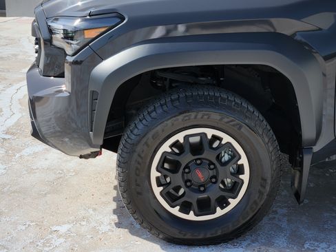 Used 2024 Toyota Tacoma TRD Off-Road AWD/4WD image 9