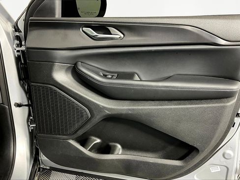 Used 2024 Jeep Grand Cherokee Laredo w/ Luxury Tech Group I image 27