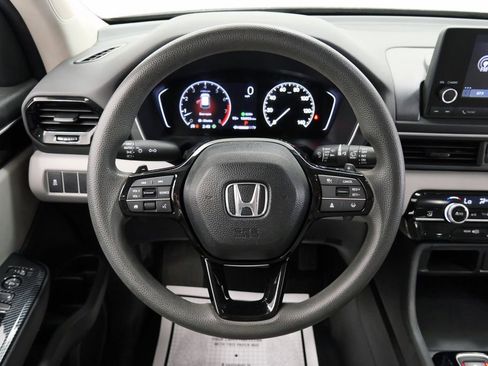 Used 2023 Honda Pilot LX image 22