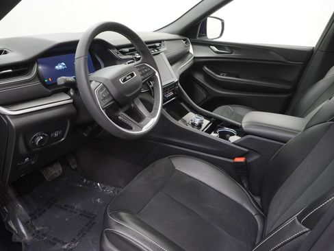 Used 2023 Jeep Grand Cherokee Altitude image 16