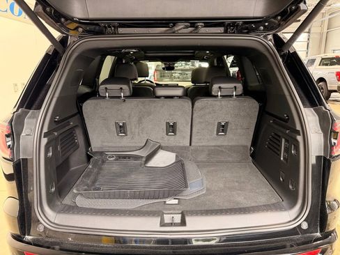 Used 2025 GMC Acadia Denali w/ Super Cruise Package image 11