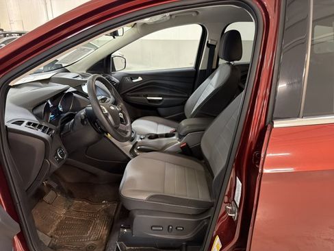 Used 2016 Ford Escape SE w/ Equipment Group 201A FWD image 6