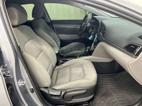 Used 2017 Hyundai Elantra SE FWD image 21