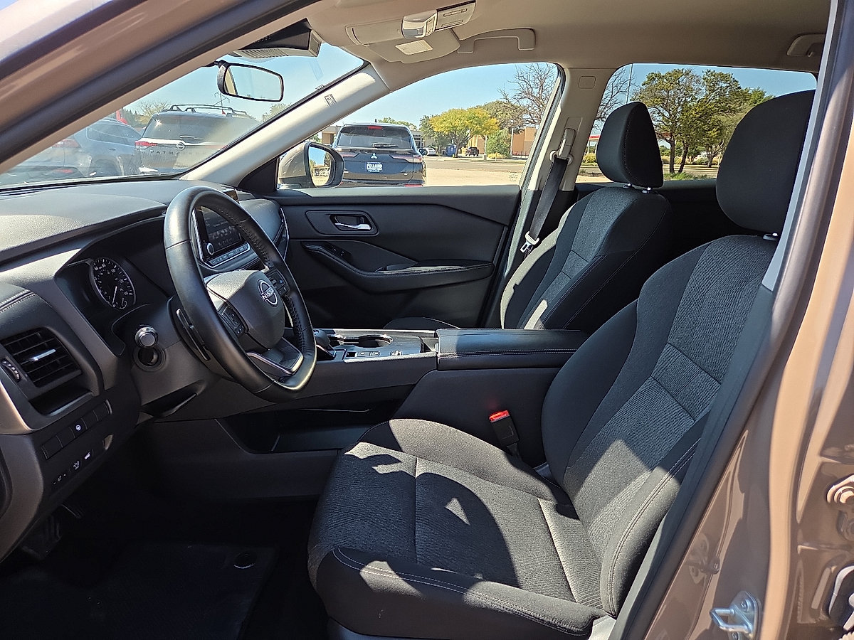 Used 2025 Nissan Rogue SV FWD image 23