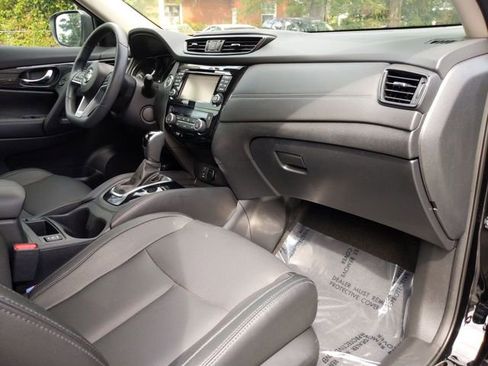 Used 2017 Nissan Rogue SL w/ SL Premium Package image 41