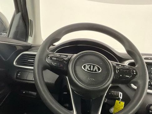 Used 2017 Kia Sorento AWD image 19