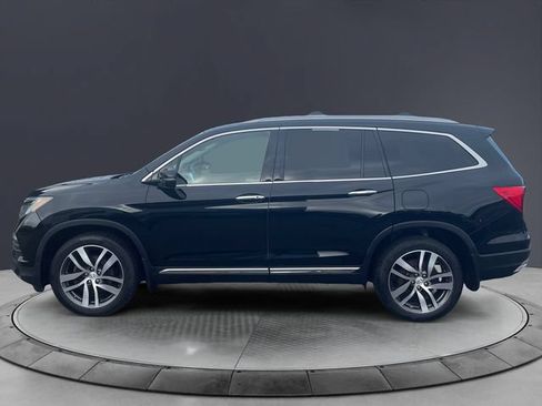 Used 2018 Honda Pilot Touring image 2