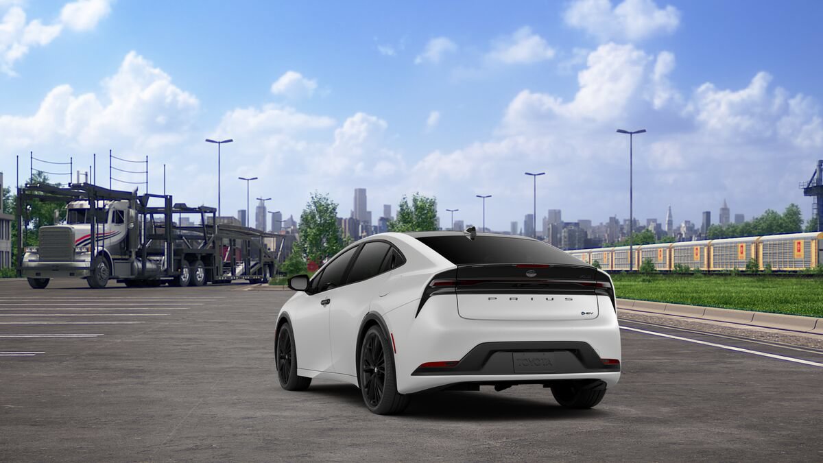 New 2027 Toyota Prius FWD image 9