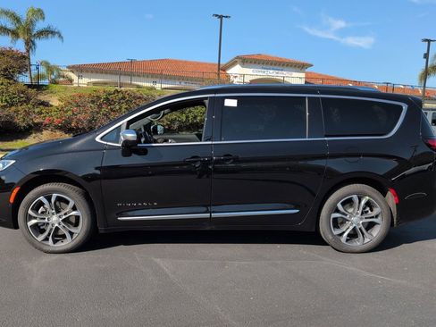 New 2026 Chrysler Pacifica Pinnacle image 8