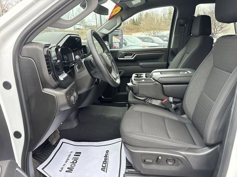 Used 2025 Chevrolet Silverado 2500 LT w/ Convenience Package image 22
