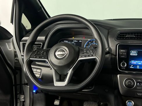Used 2025 Nissan Leaf S image 14