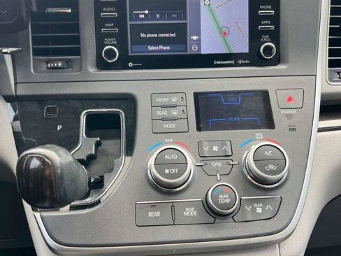 Used 2020 Toyota Sienna XLE w/ XLE Navigation Package image 18