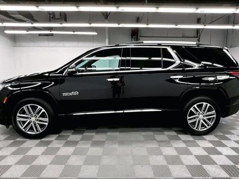 Used 2023 Chevrolet Traverse High Country FWD image 14