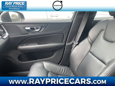 Used 2025 Volvo S60 B5 Core image 1