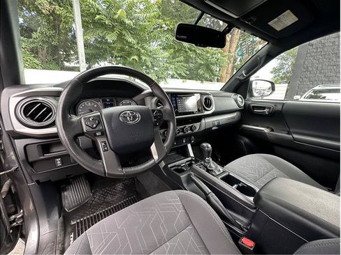 Used 2017 Toyota Tacoma TRD Sport w/ Tow Package (A/T) AWD/4WD image 14