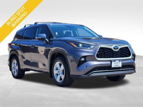 Used 2021 Toyota Highlander LE AWD/4WD image 5