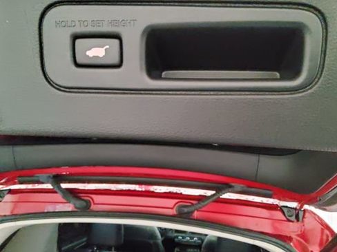 Certified 2025 Honda Pilot Touring image 14