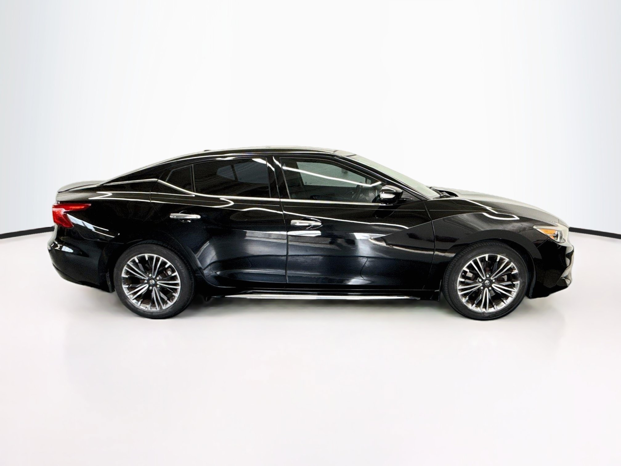 Used 2017 Nissan Maxima Platinum w/ Medallion Package FWD image 10
