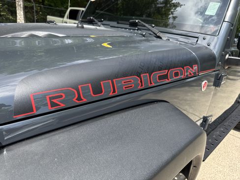 Used 2017 Jeep Wrangler Unlimited Rubicon AWD/4WD image 12