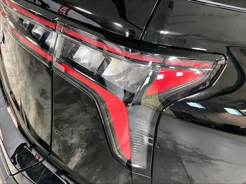 Used 2025 Chevrolet Equinox LT w/ Convenience Package II image 29