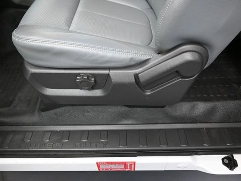 Used 2015 Ford F250 XL w/ Power Equipment Group AWD/4WD image 19