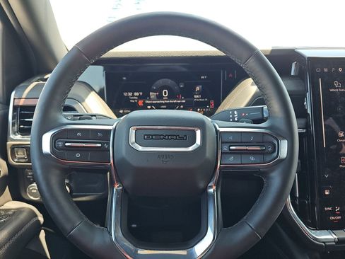 Used 2025 GMC Yukon XL Denali AWD/4WD image 10