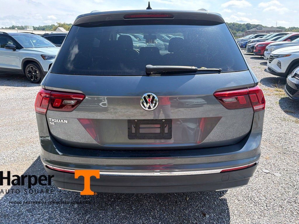 Used 2021 Volkswagen Tiguan SE FWD image 4